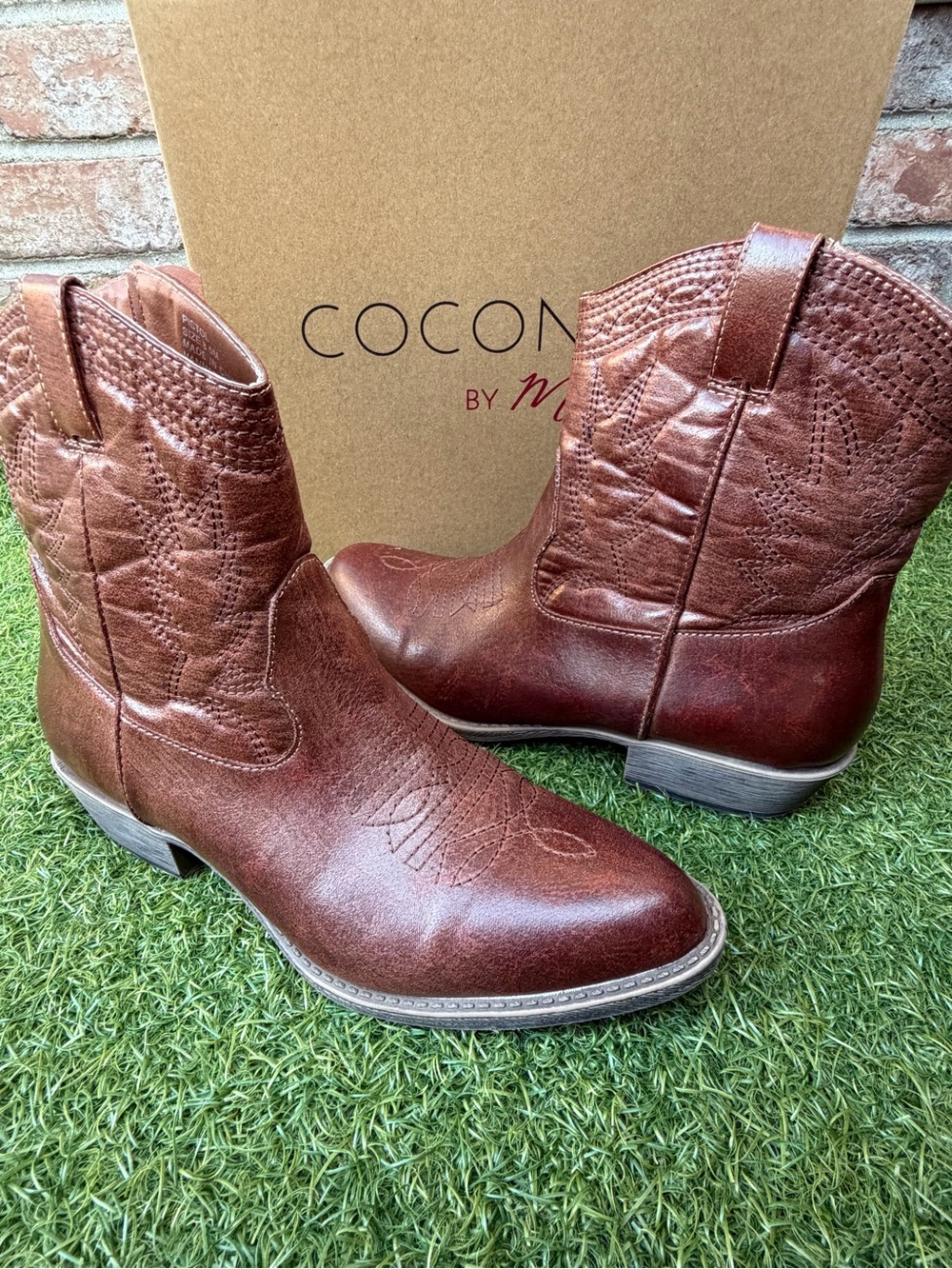 Coconuts by Matisse Booties